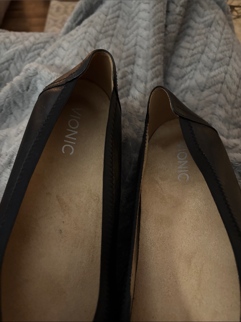 Vionic Black Leather Women's Ballet Flats - Picture 5 of 11